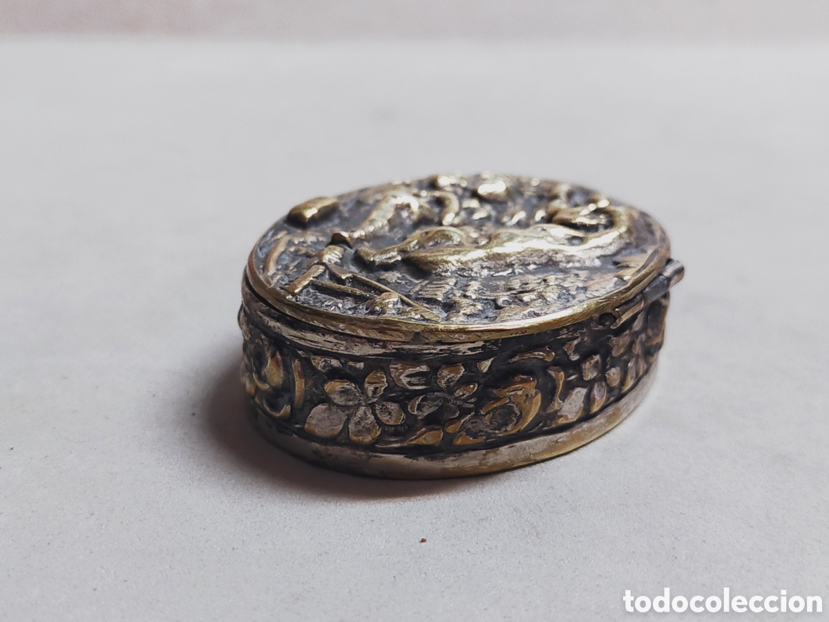 Antig&uuml;edades: CAJA DE BRONCE CON ESCENA GRABADA EN RELIEVE. OVALADA. - Foto 6