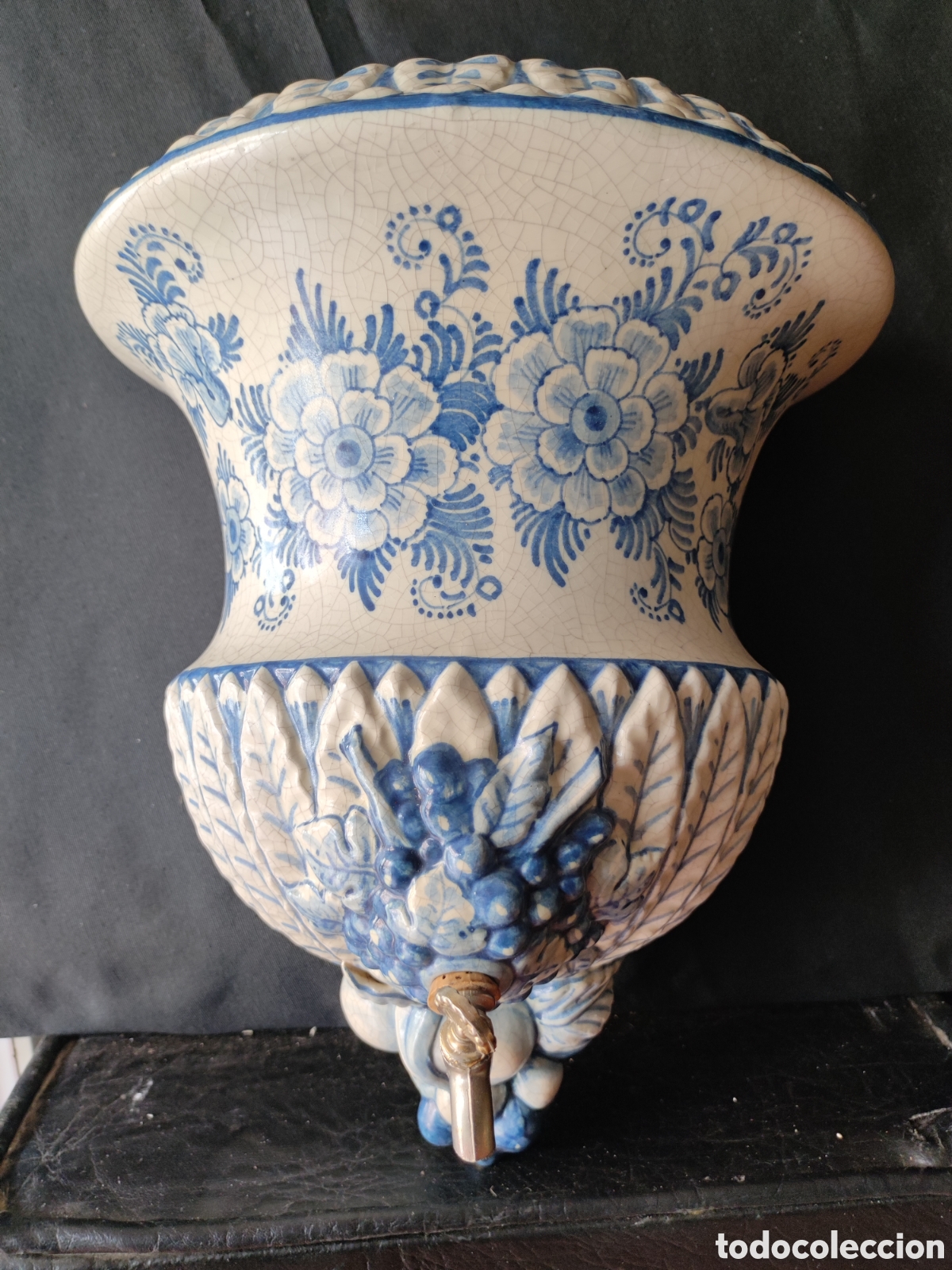 Oggetti Antichi: Pila con grifo ceramica