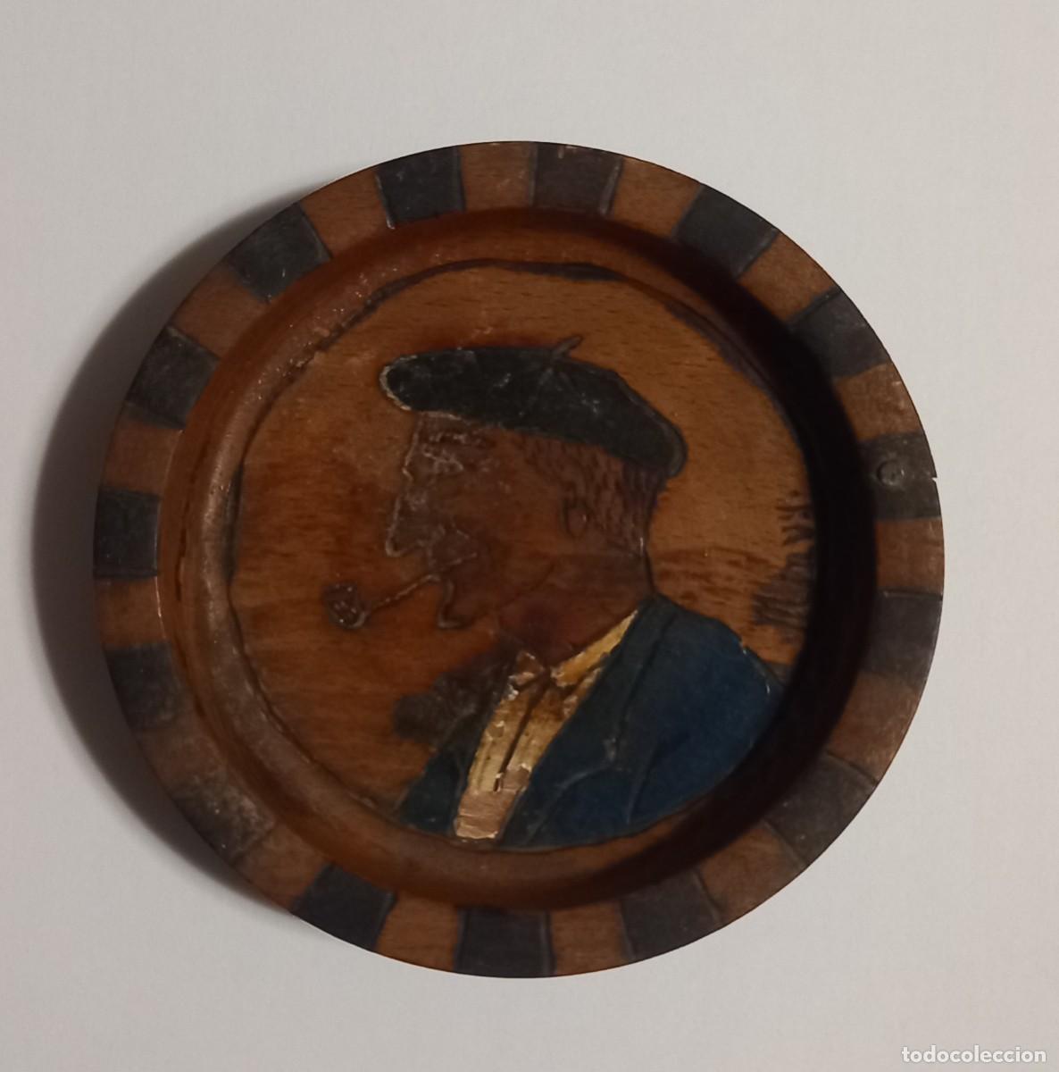 Antig&uuml;edades: Bandeja circular vasca pirograbada - Foto 1