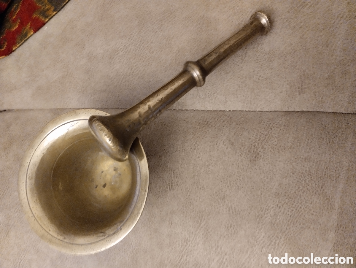 Antig&uuml;edades: Antiguo almirez de bronce ,es de los a&ntilde;os 40. - Foto 2