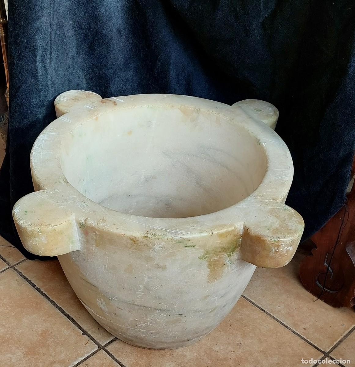 Antig&uuml;edades: Antiguo y gran mortero de marmol blanco