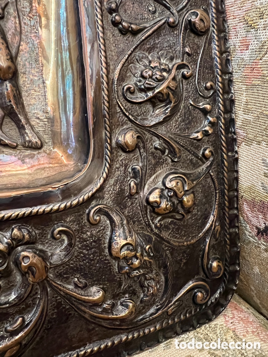 Antig&uuml;edades: ANTIGUA BADEJA EN COBRE REPUJADO - Foto 3