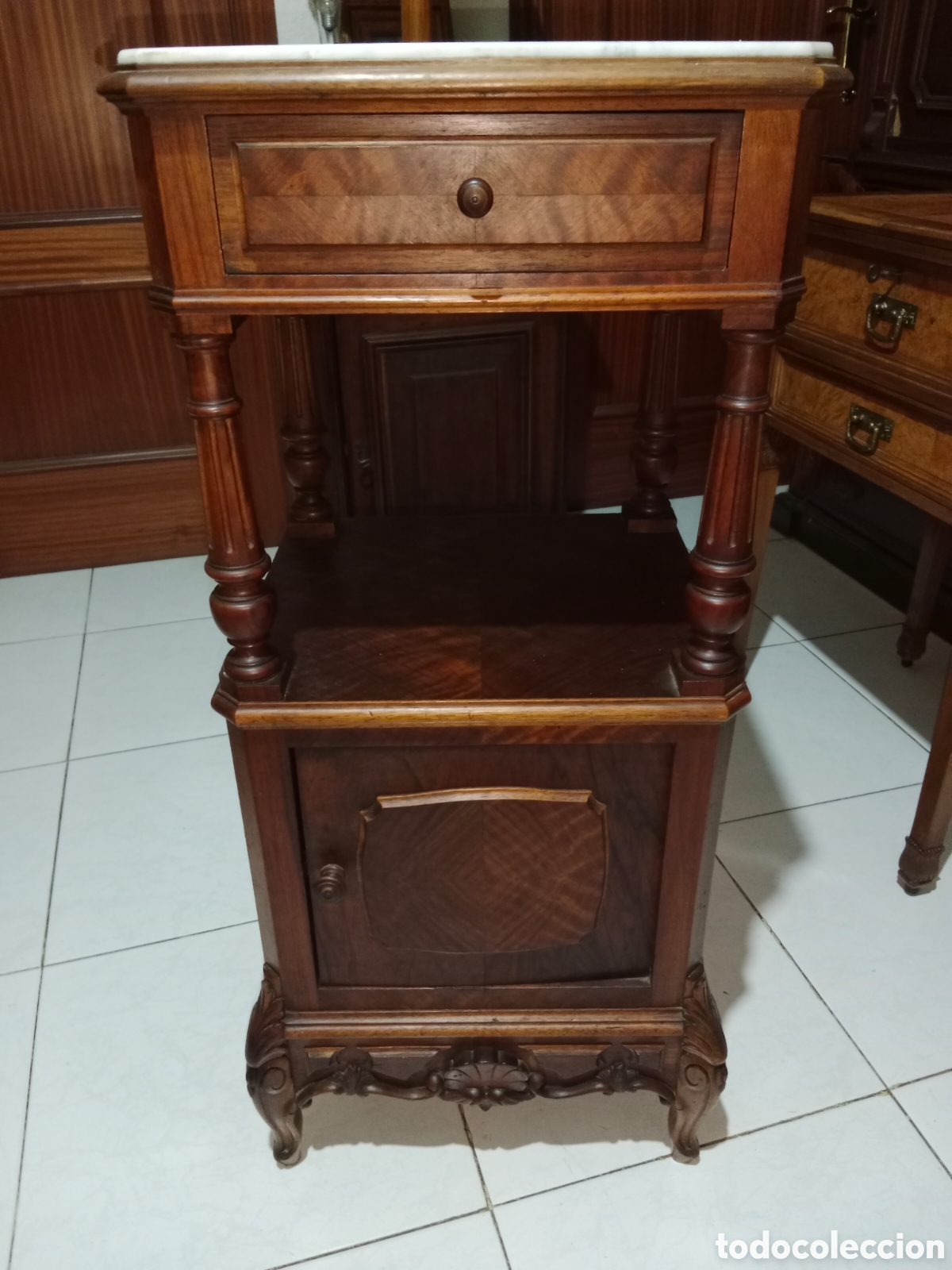 Antiques: Antigua Mesilla de Nogal.excelente estado. Ver fotos y descripci&oacute;n..