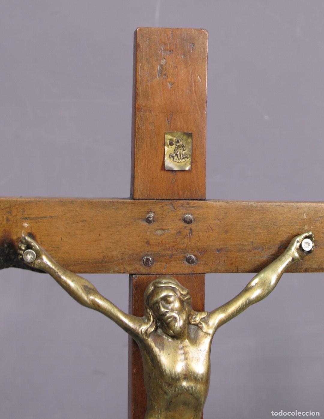 Antig&uuml;edades: CRUZ DE ALTAR. MADERA NOBLE. HACIA 1800 - Foto 2