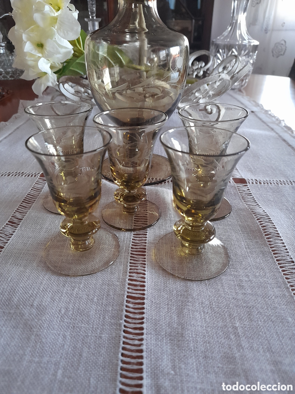 Antig&uuml;edades: Juego de botella y copas de licor en cristal verde - Foto 2