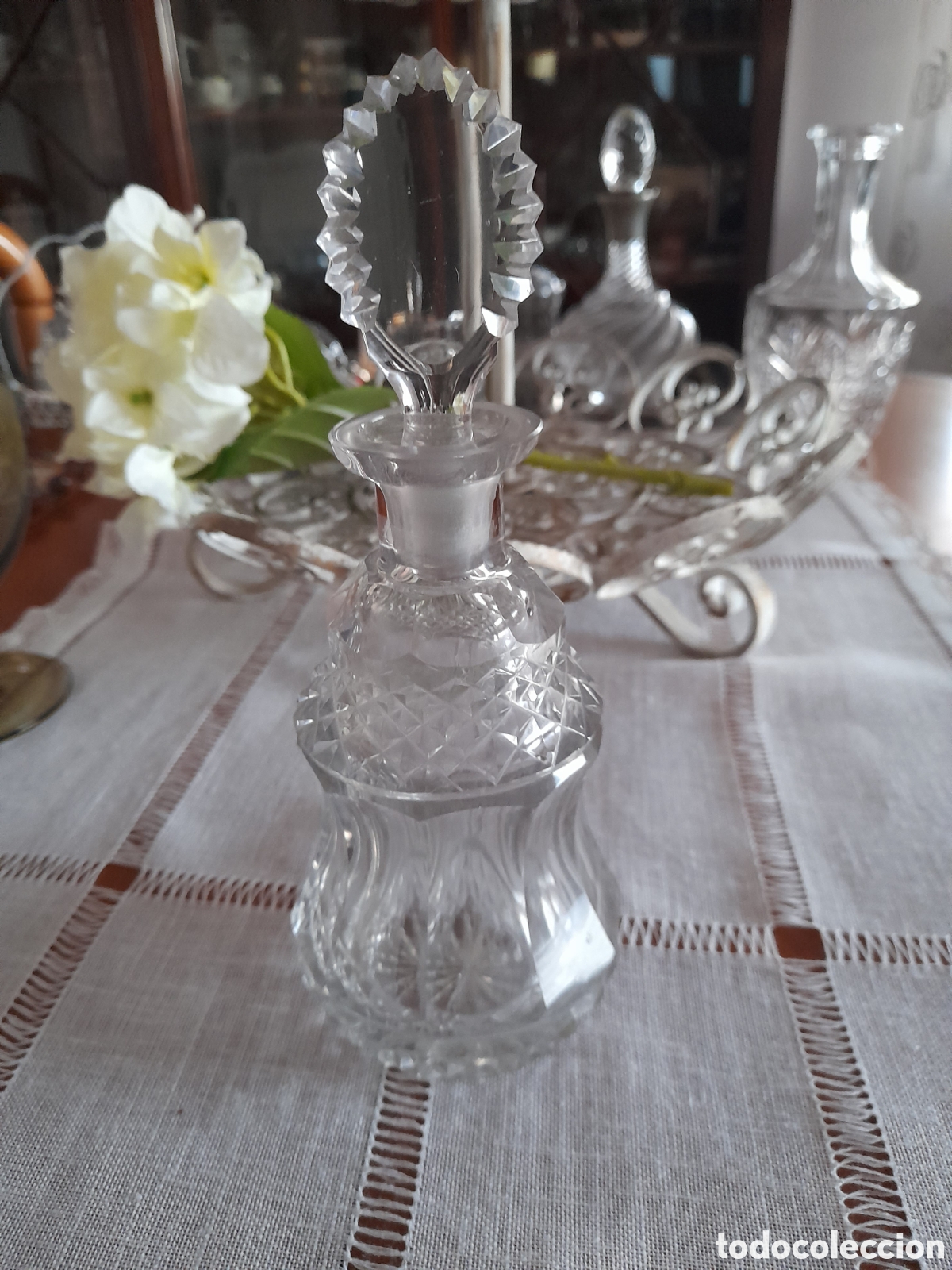 Antig&uuml;edades: Botella de cristal tallado - Foto 1