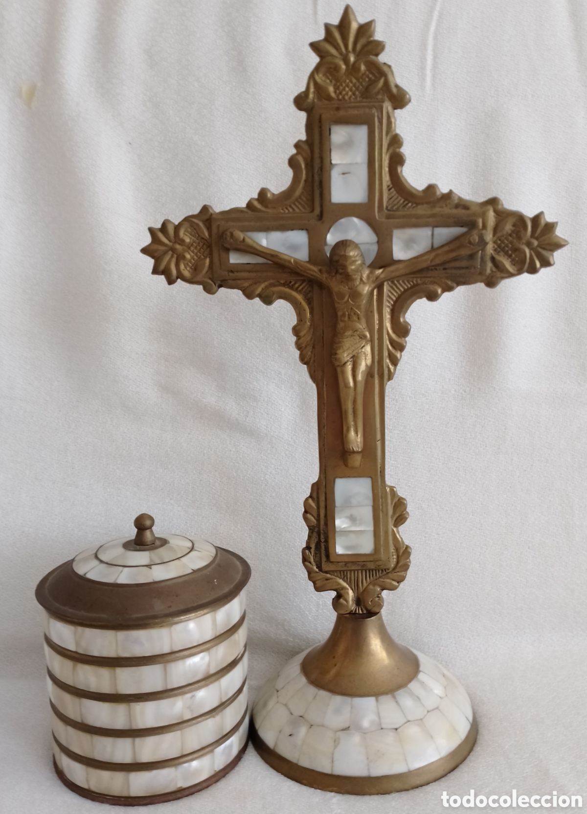 Antig&uuml;edades: Crucifijo Hostiario Bronce. - Foto 4