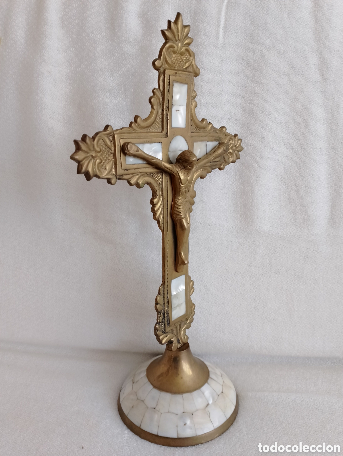 Antig&uuml;edades: Crucifijo Hostiario Bronce. - Foto 6