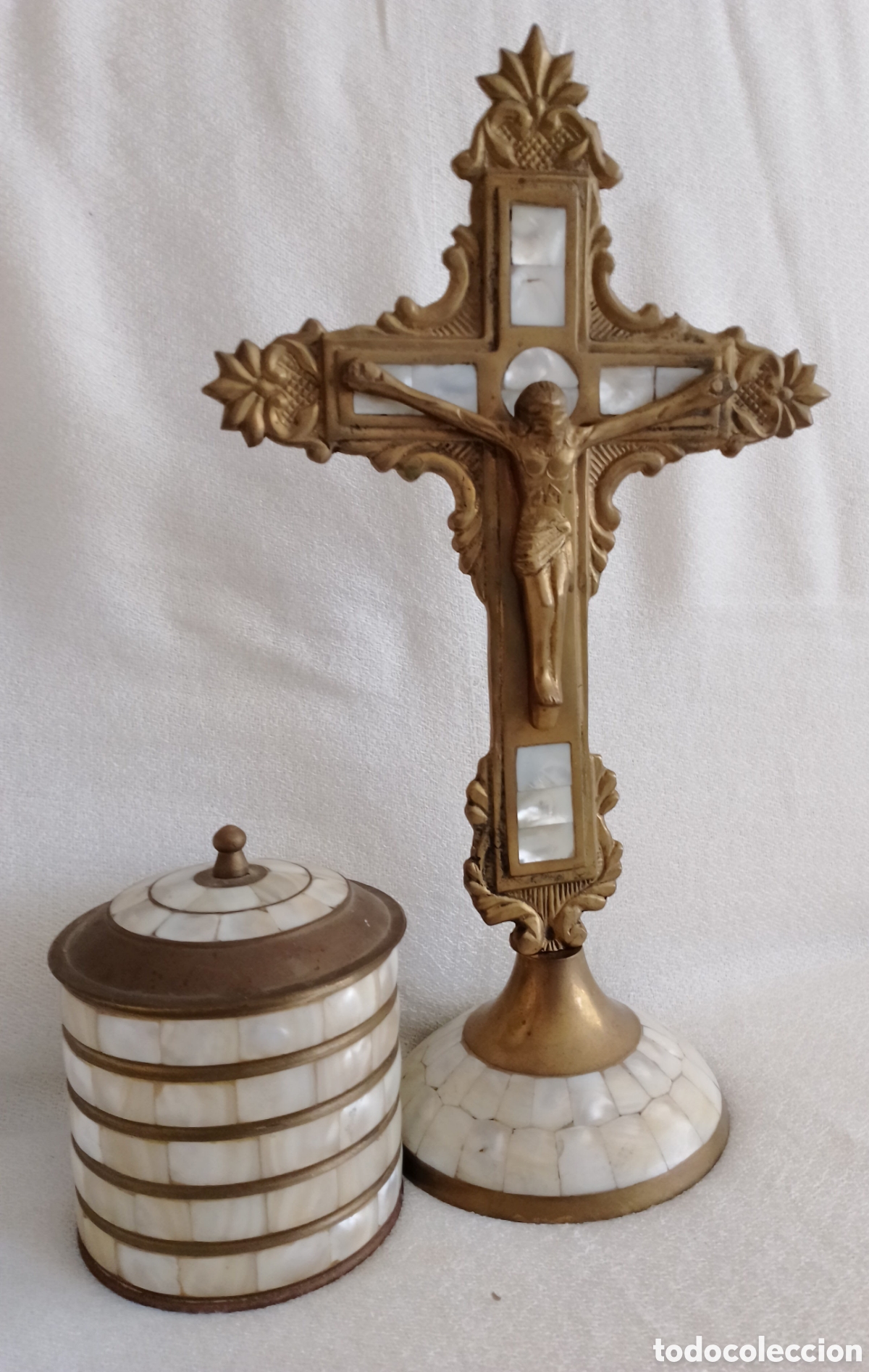 Antig&uuml;edades: Crucifijo Hostiario Bronce. - Foto 1