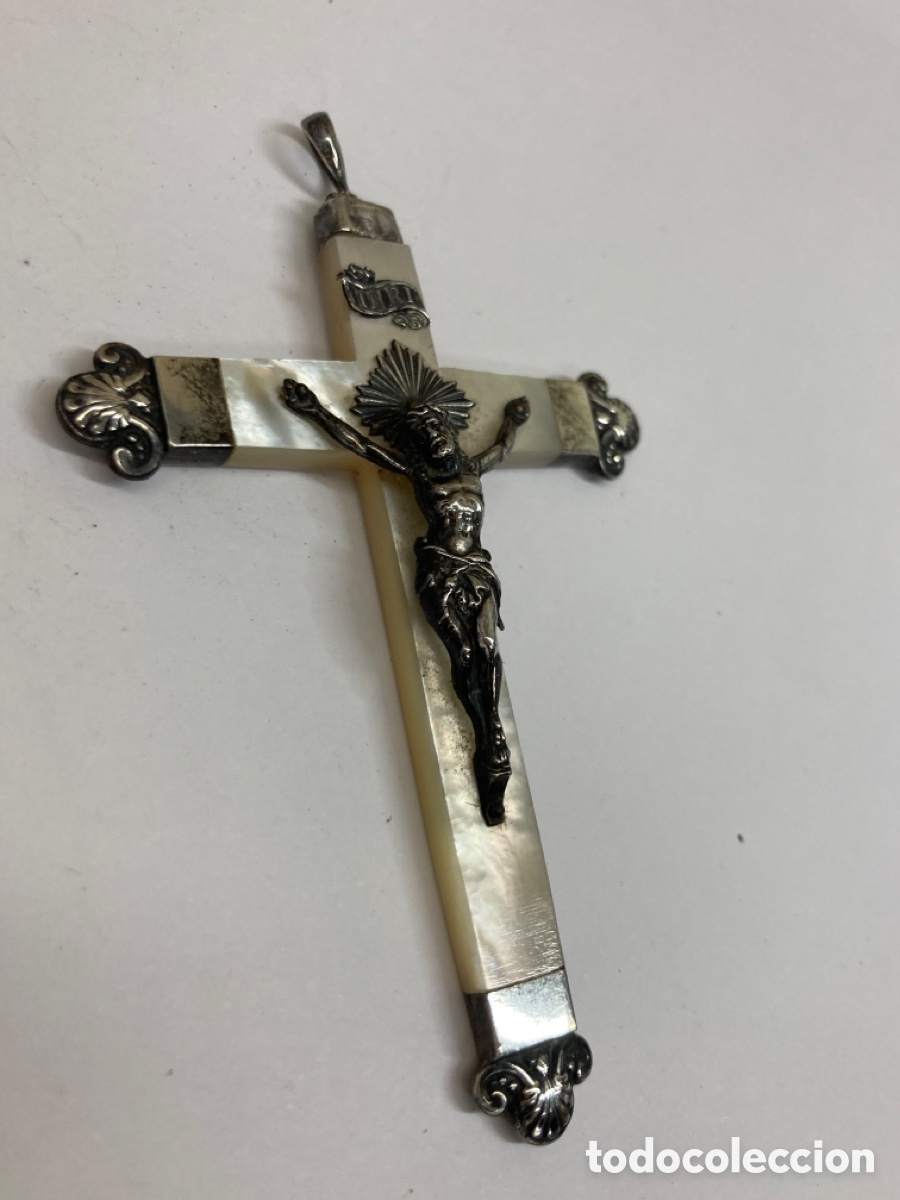 Antig&uuml;edades: Cruz de plata y n&aacute;car C96 - Foto 2