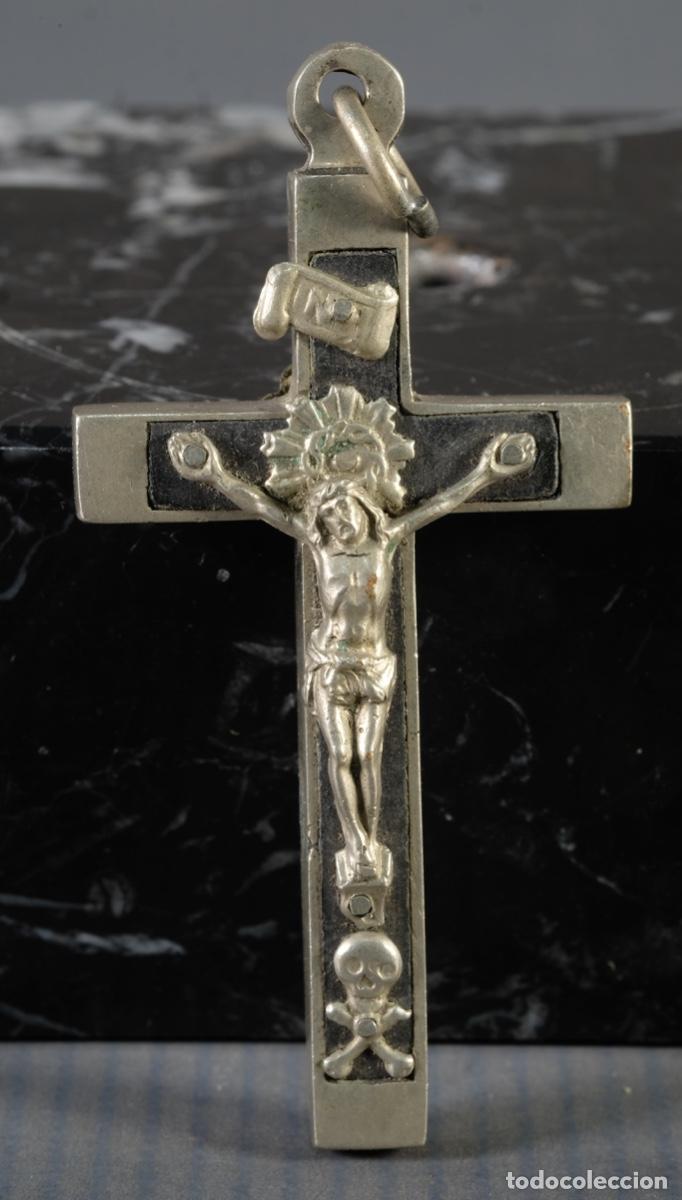 Antig&uuml;edades: Cruz en metal - Foto 1