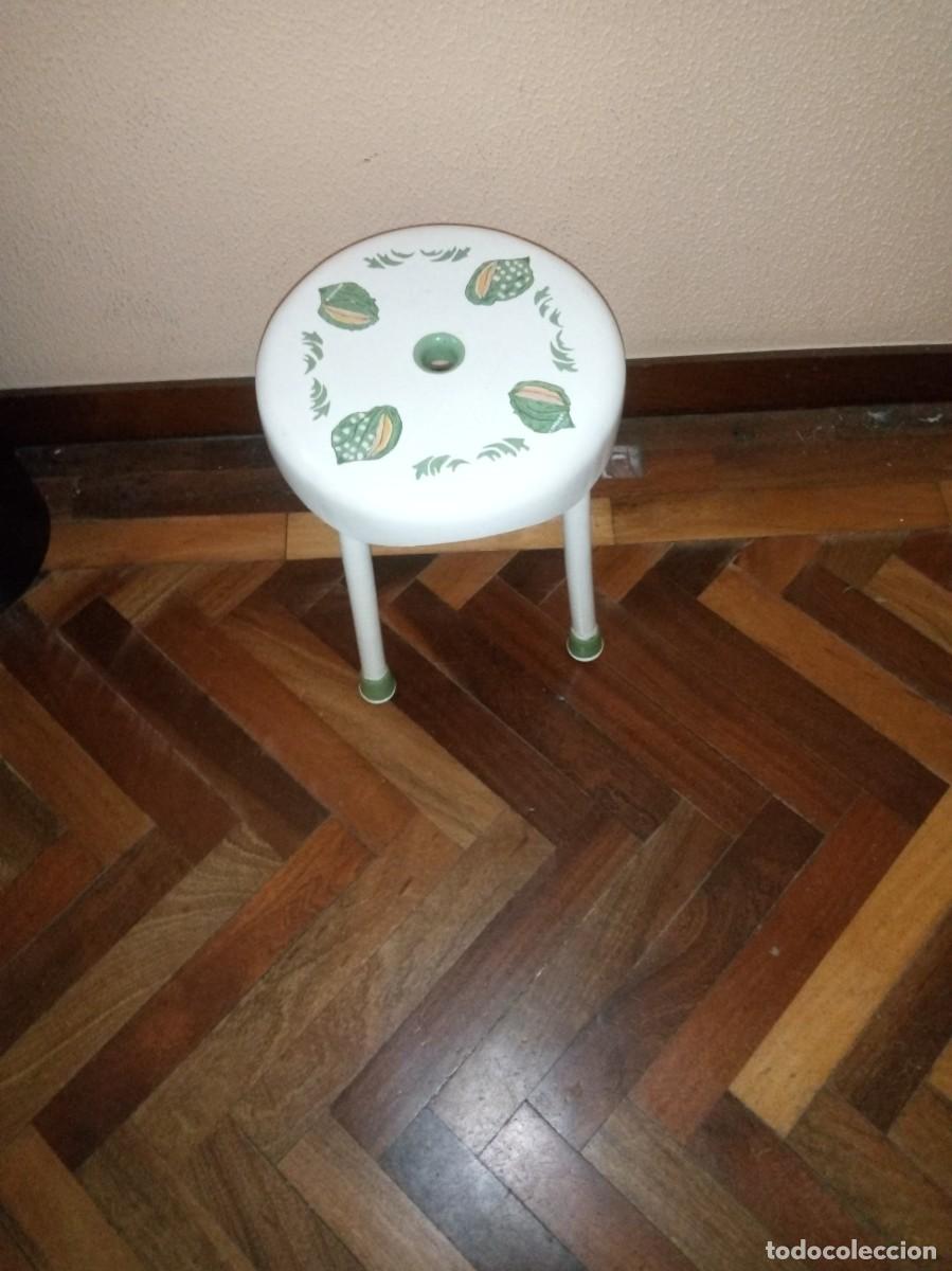 Antig&uuml;edades: Banqueta de Ba&ntilde;o - Foto 1