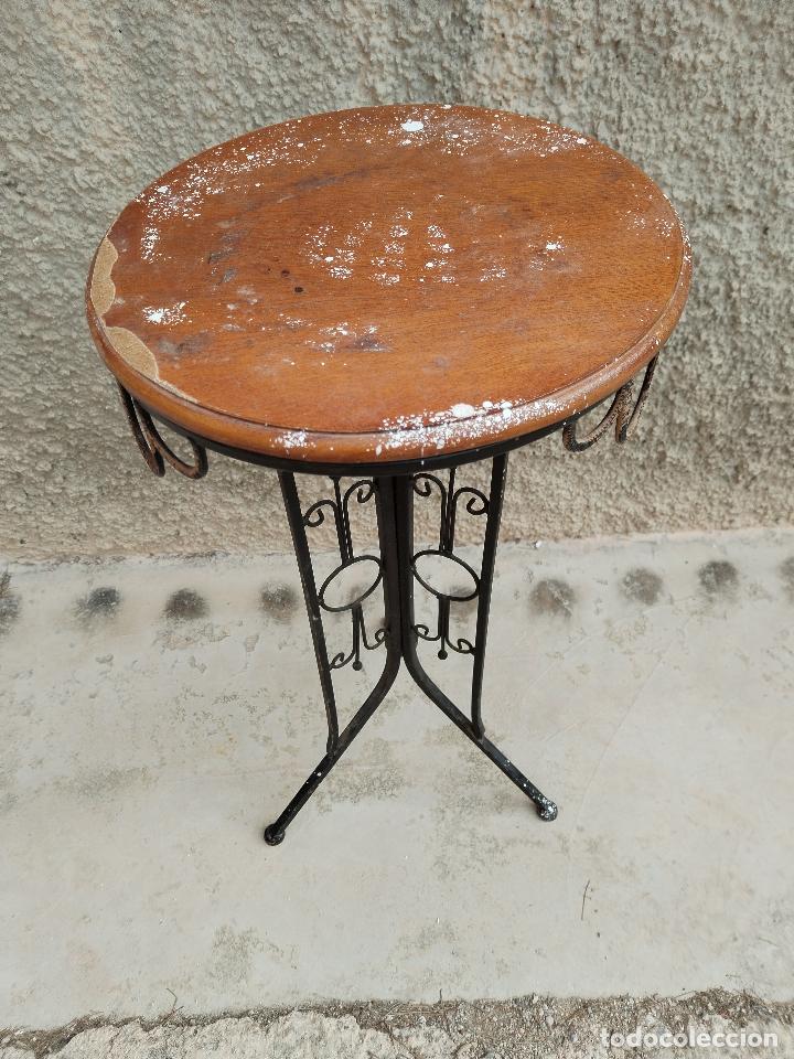 Antig&uuml;edades: mesita de forja - Foto 2
