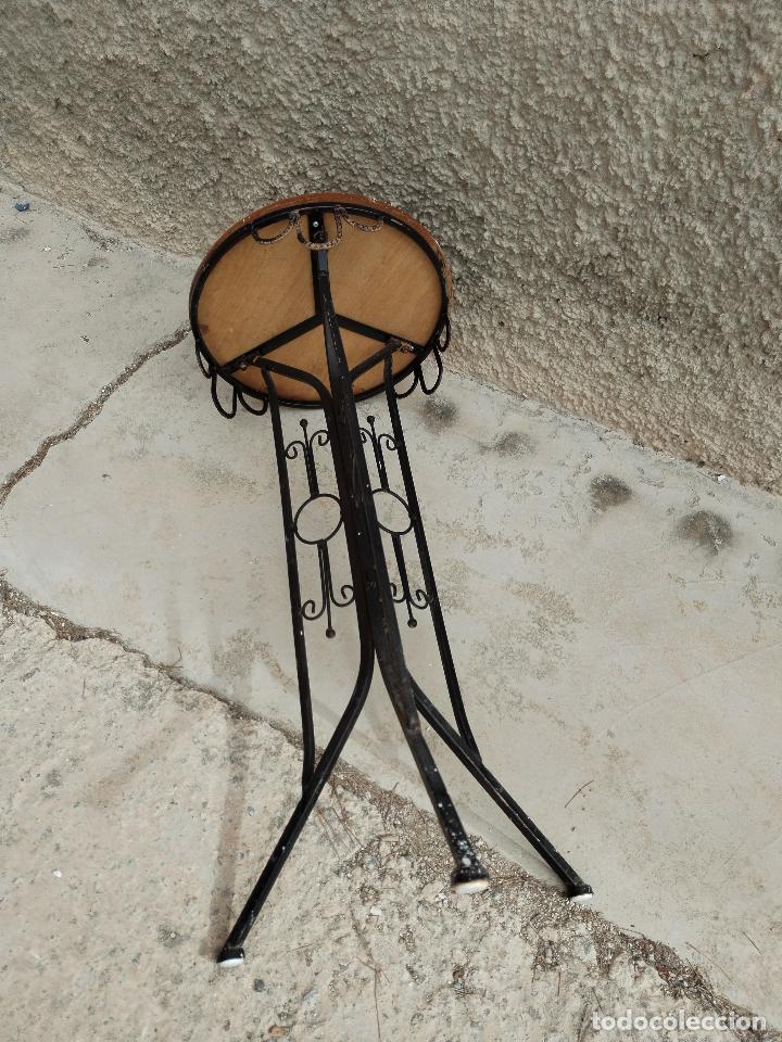 Antig&uuml;edades: mesita de forja - Foto 4
