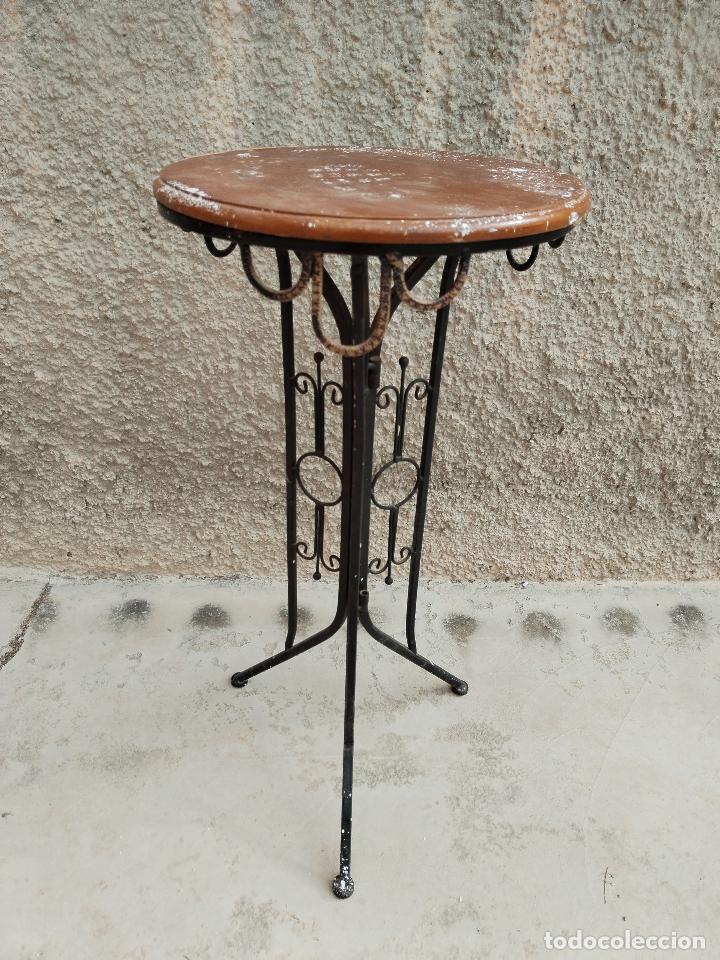 Antig&uuml;edades: mesita de forja - Foto 6