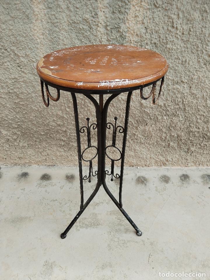 Antig&uuml;edades: mesita de forja - Foto 1