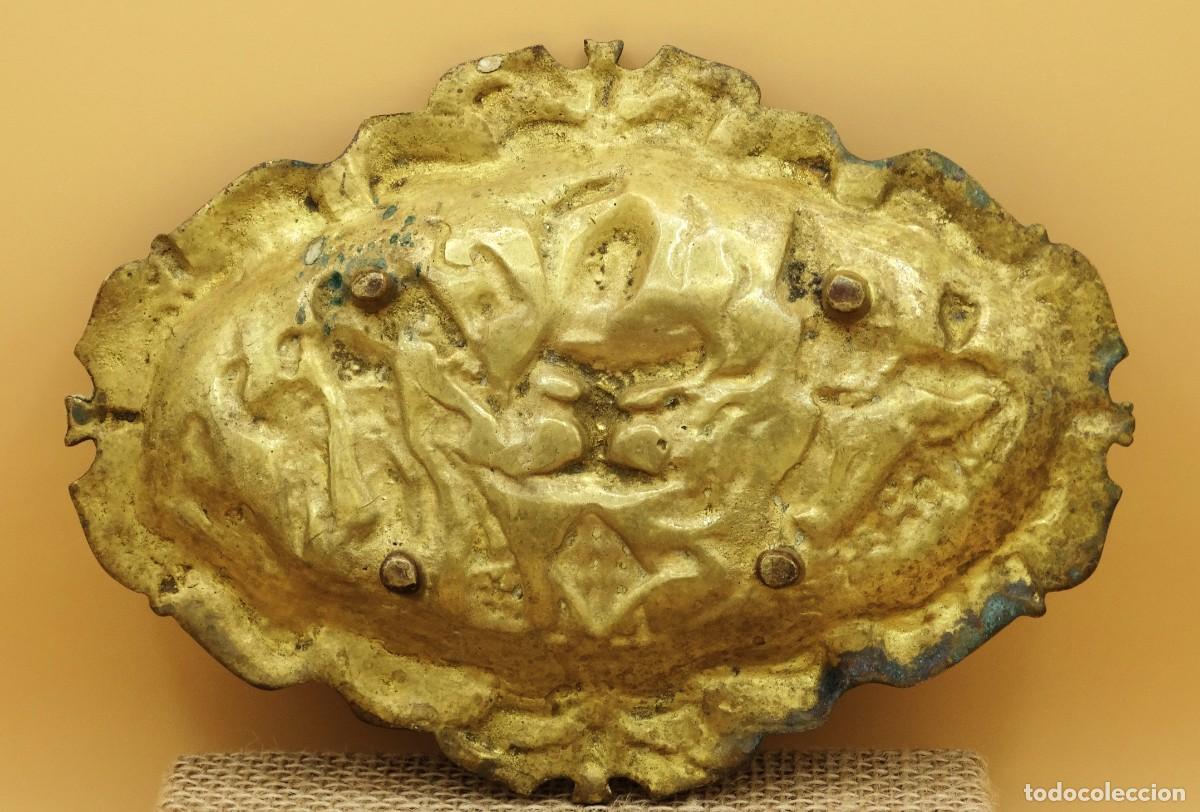 Antig&uuml;edades: Bandeja en relieve de bronce labrado con tem&aacute;tica de Valencia. - Foto 9