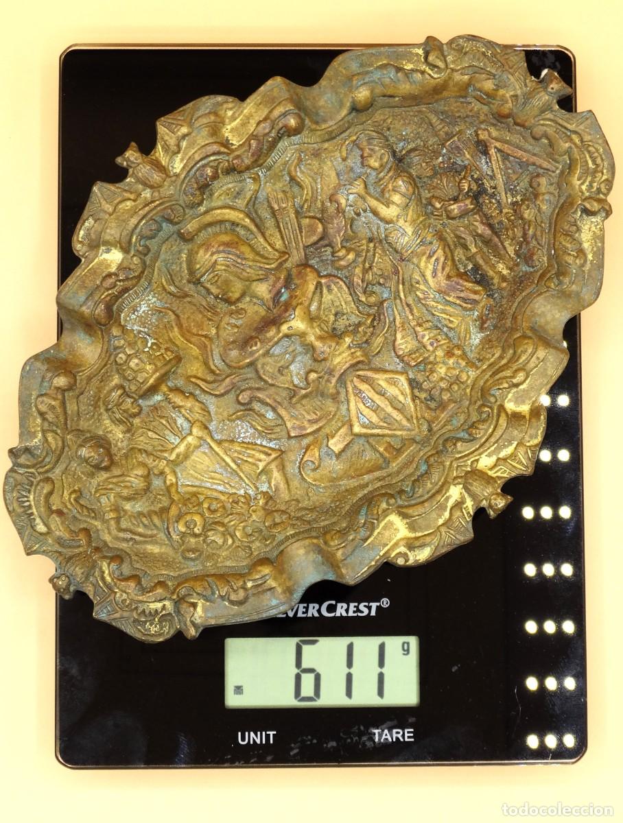 Antig&uuml;edades: Bandeja en relieve de bronce labrado con tem&aacute;tica de Valencia. - Foto 10