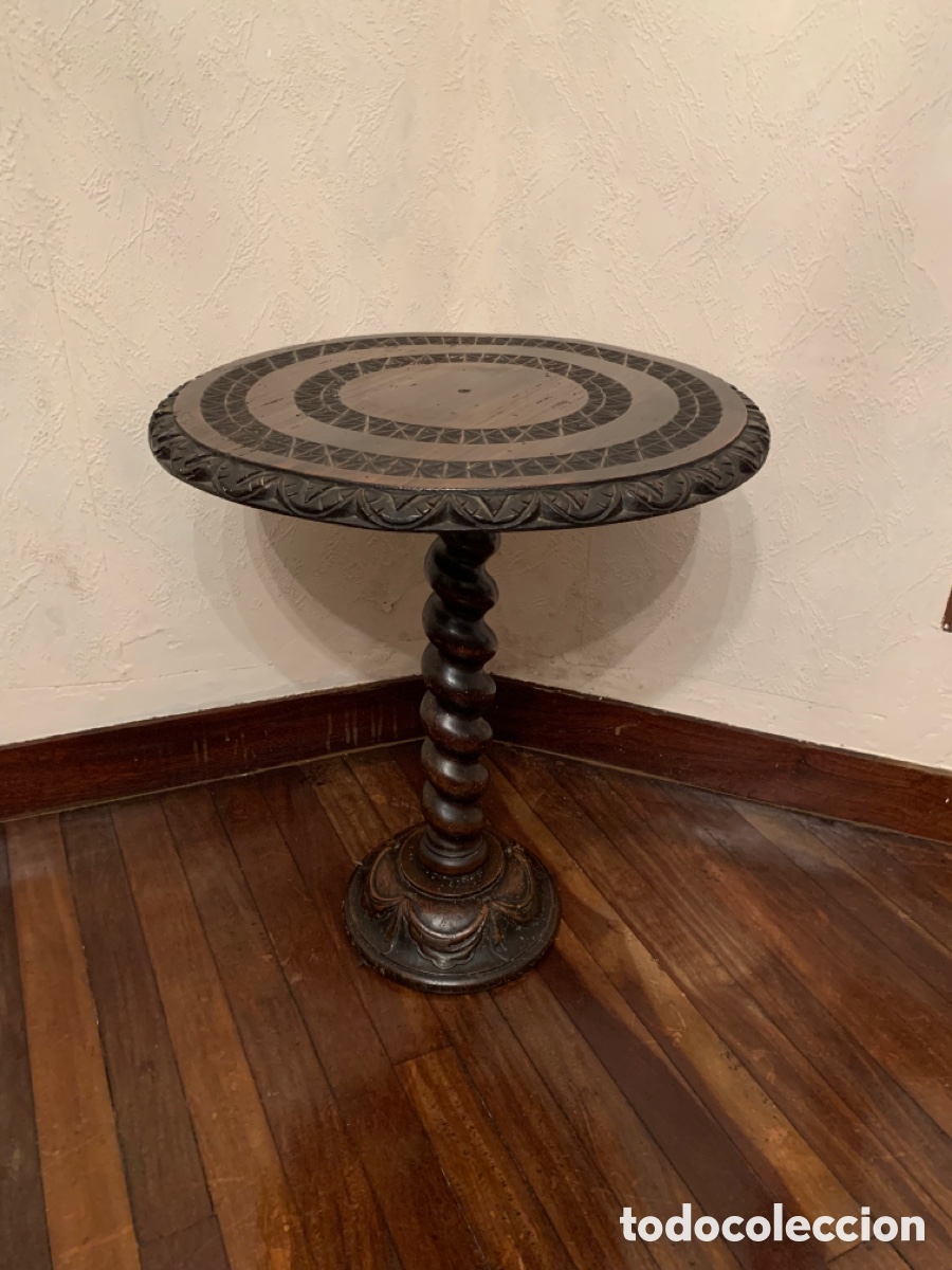 Antig&uuml;edades: Mesa auxiliar madera tallada antigua - Foto 3