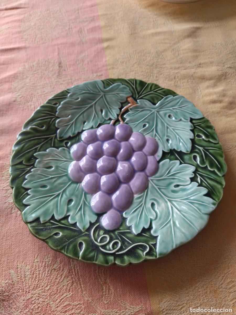 Antig&uuml;edades: Plato de fruta may&oacute;lica, uvas. - Foto 1