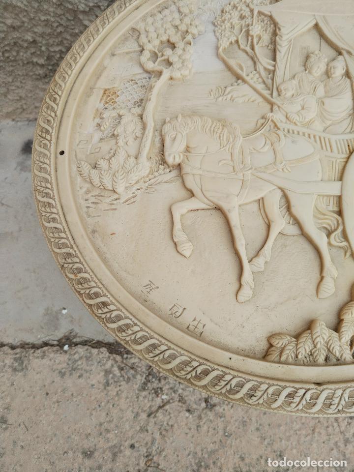 Antig&uuml;edades: mesa oriental de resina - Foto 11