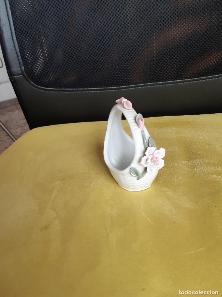 Antig&uuml;edades: Cestito porcelana - Foto 1