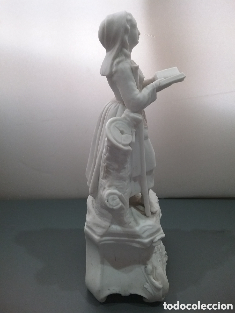 Antig&uuml;edades: Figura en biscuit, pastora leyendo. - Foto 4