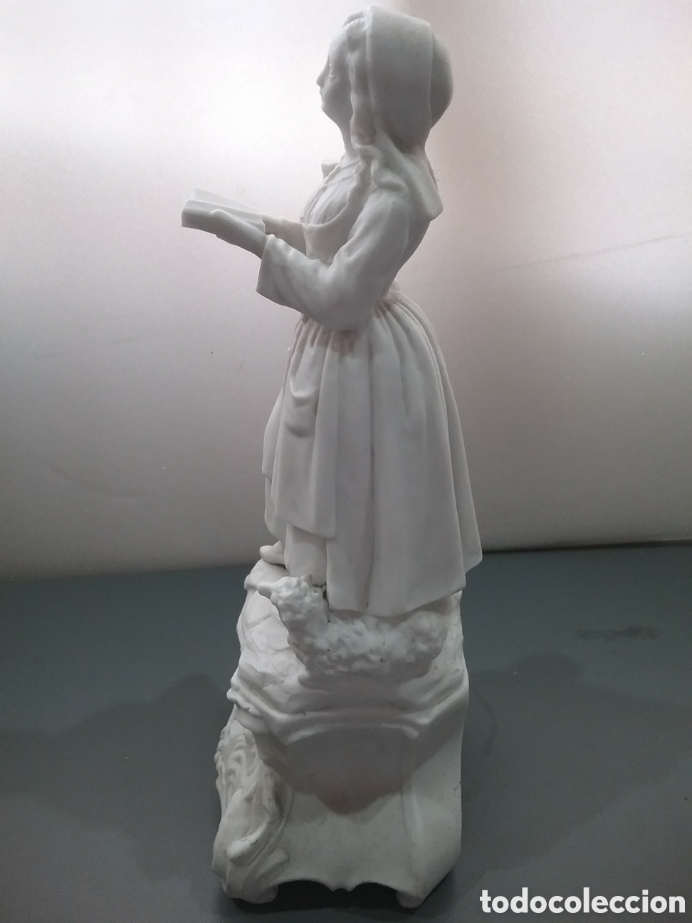 Antig&uuml;edades: Figura en biscuit, pastora leyendo. - Foto 6