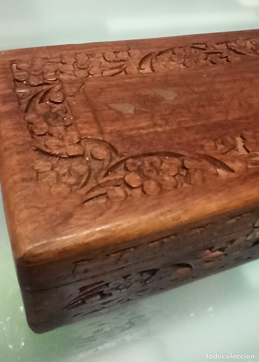 Antig&uuml;edades: Caja joyero madera tallada . - Foto 2