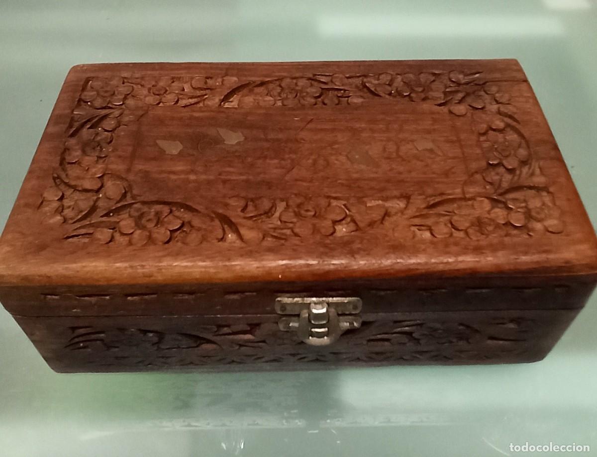 Antig&uuml;edades: Caja joyero madera tallada . - Foto 3