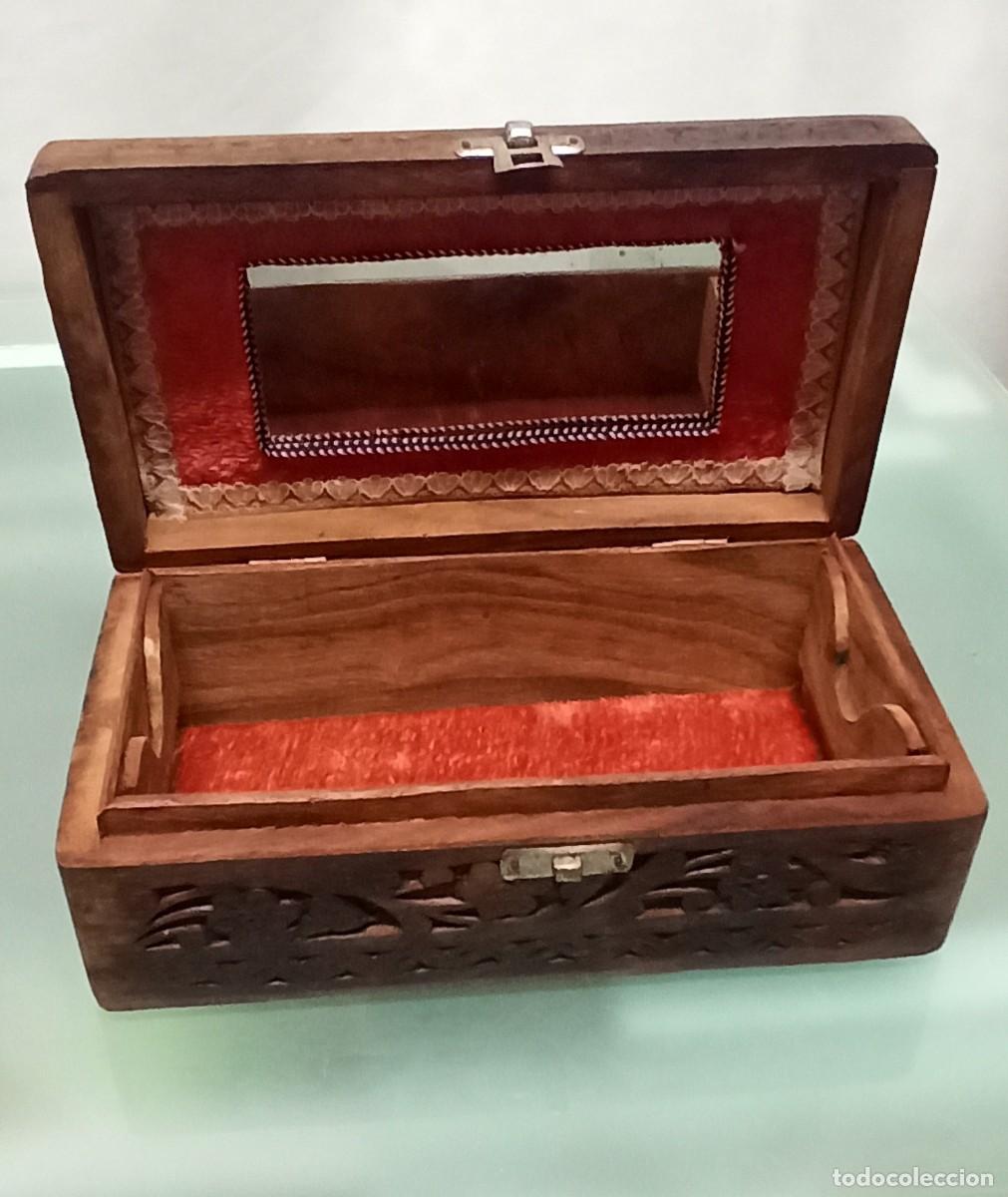 Antig&uuml;edades: Caja joyero madera tallada . - Foto 1