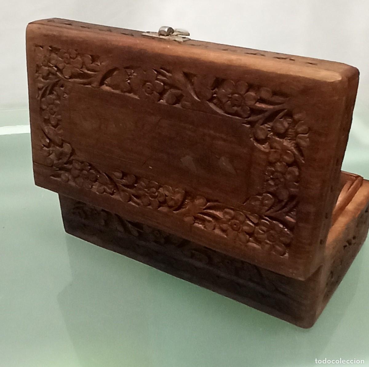 Antig&uuml;edades: Caja joyero madera tallada . - Foto 4