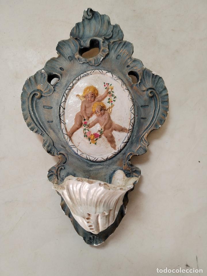 Antig&uuml;edades: benditera con angeles de estuco - Foto 2