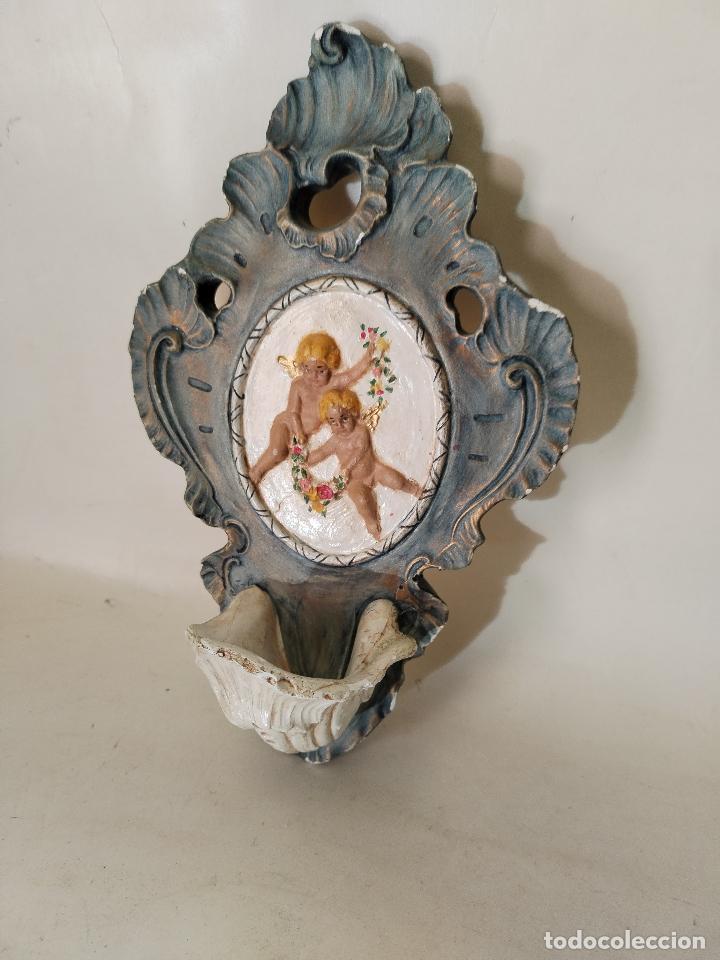 Antig&uuml;edades: benditera con angeles de estuco - Foto 4