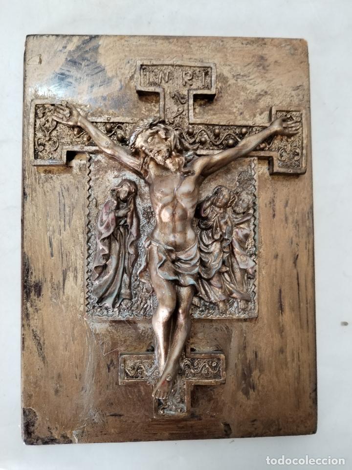 Antig&uuml;edades: cuadro cruz relieve en resina - Foto 3