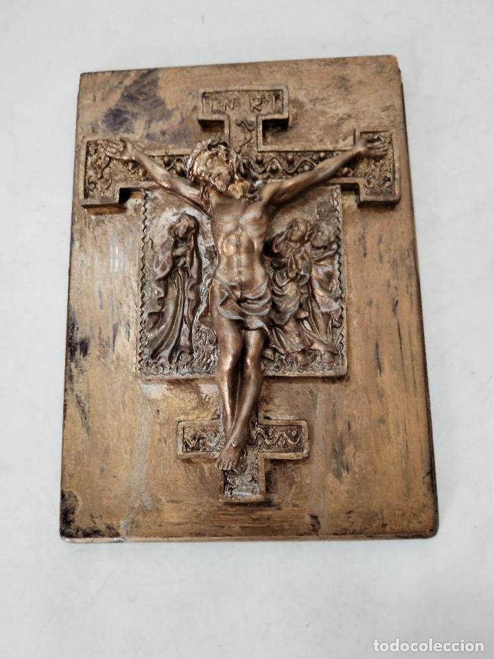 Antig&uuml;edades: cuadro cruz relieve en resina - Foto 4