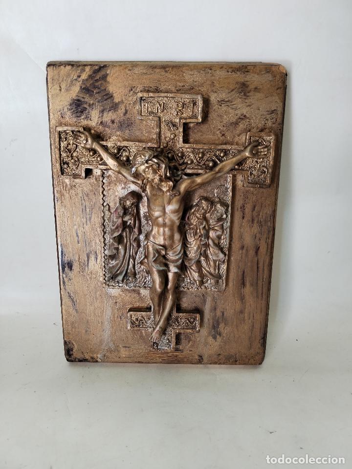 Antig&uuml;edades: cuadro cruz relieve en resina - Foto 1