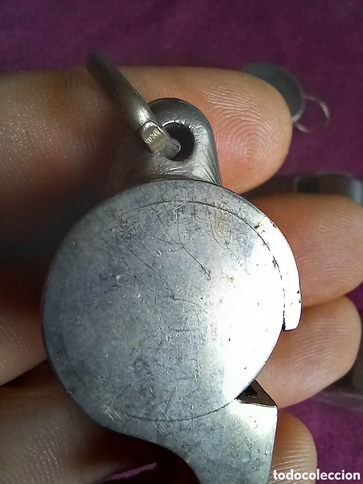 Antig&uuml;edades: LOTE DE 4 SILBATOS DE METAL - Foto 12