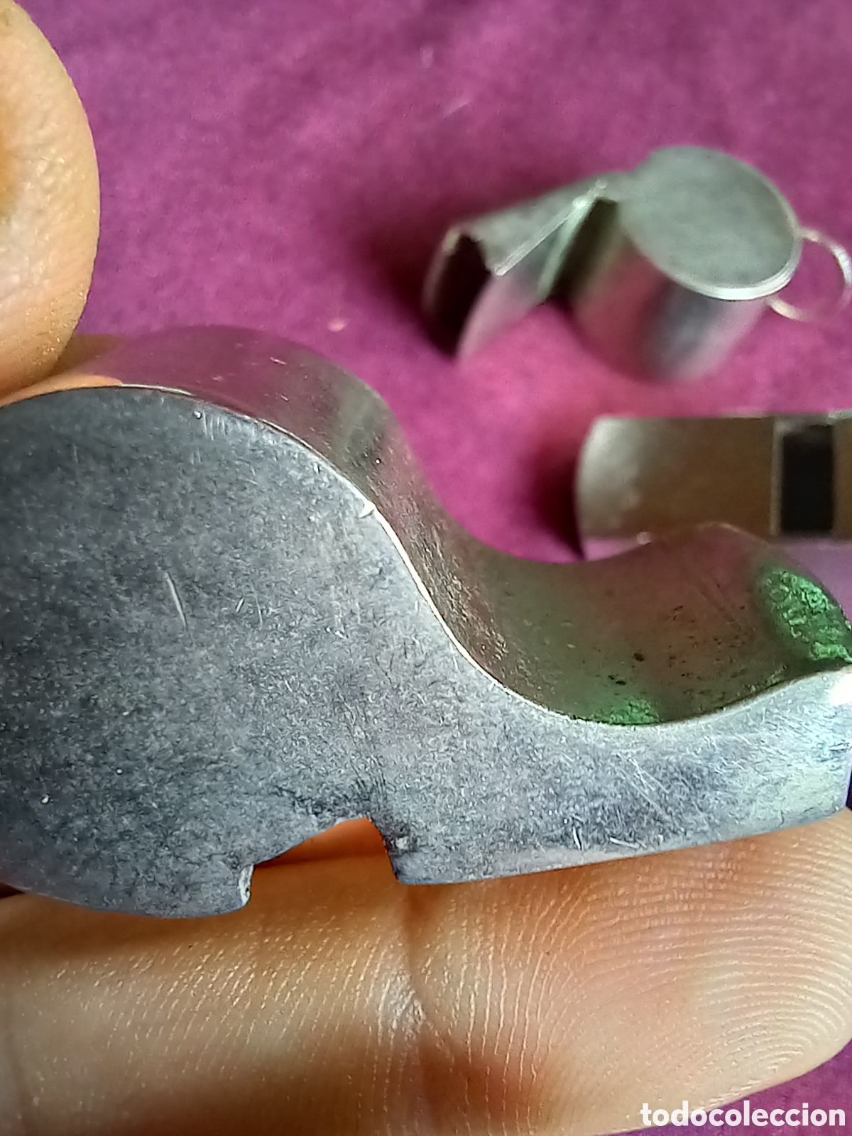 Antig&uuml;edades: LOTE DE 4 SILBATOS DE METAL - Foto 15
