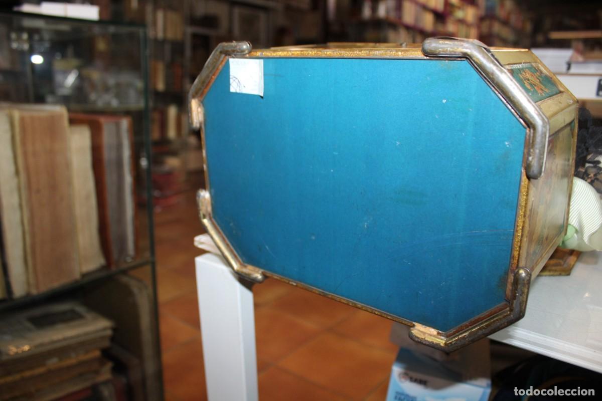 Antig&uuml;edades: Joyero de lata - Foto 7