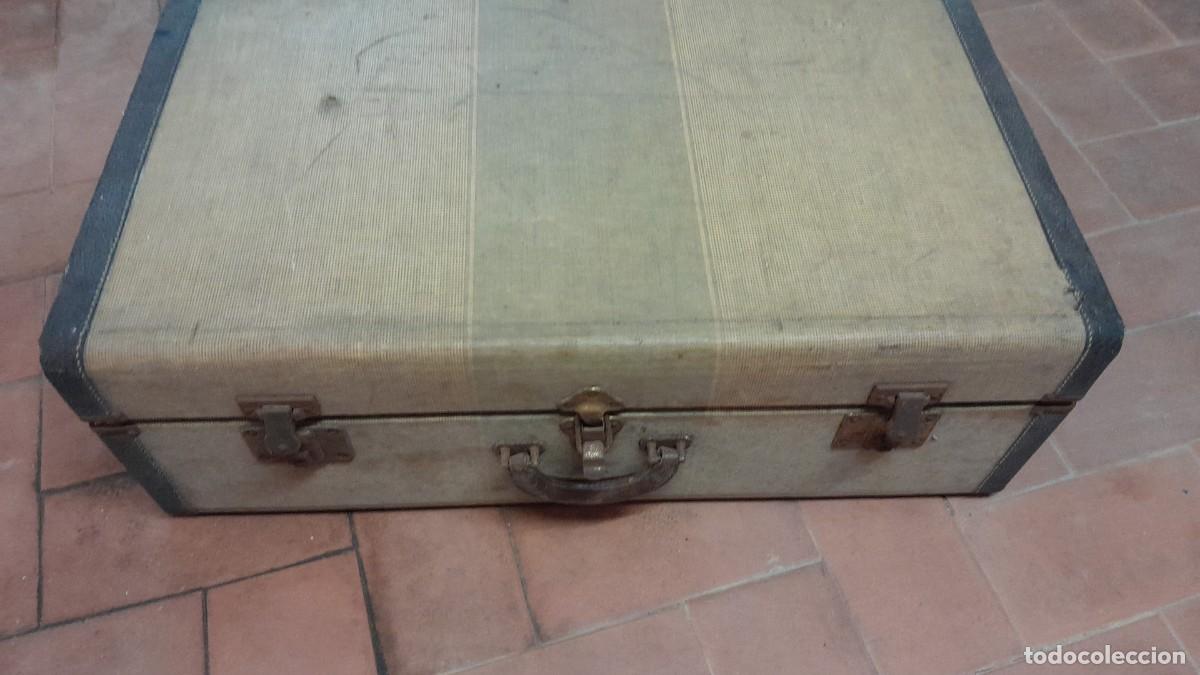 Antig&uuml;edades: maleta muy antigua