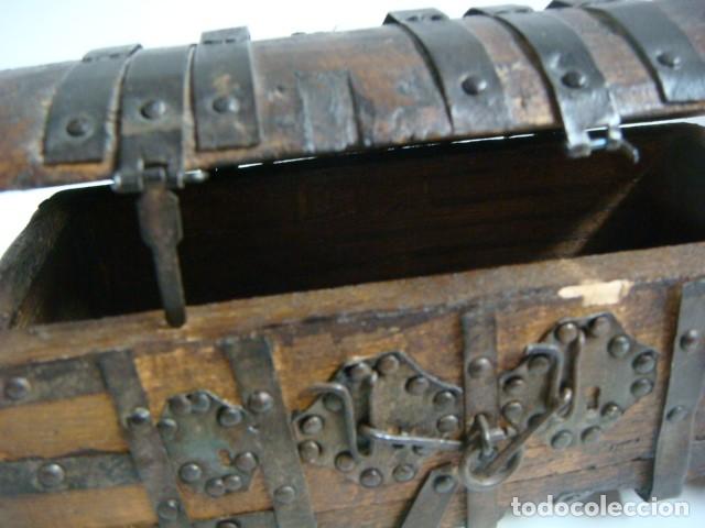 Antig&uuml;edades: COFRE ANTIGUO EN MADERA Y LAS TIRAS EN CHAPA -(&) - Foto 6