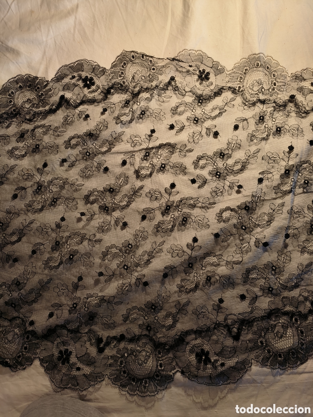 Antig&uuml;edades: Mantilla blonda - Foto 2