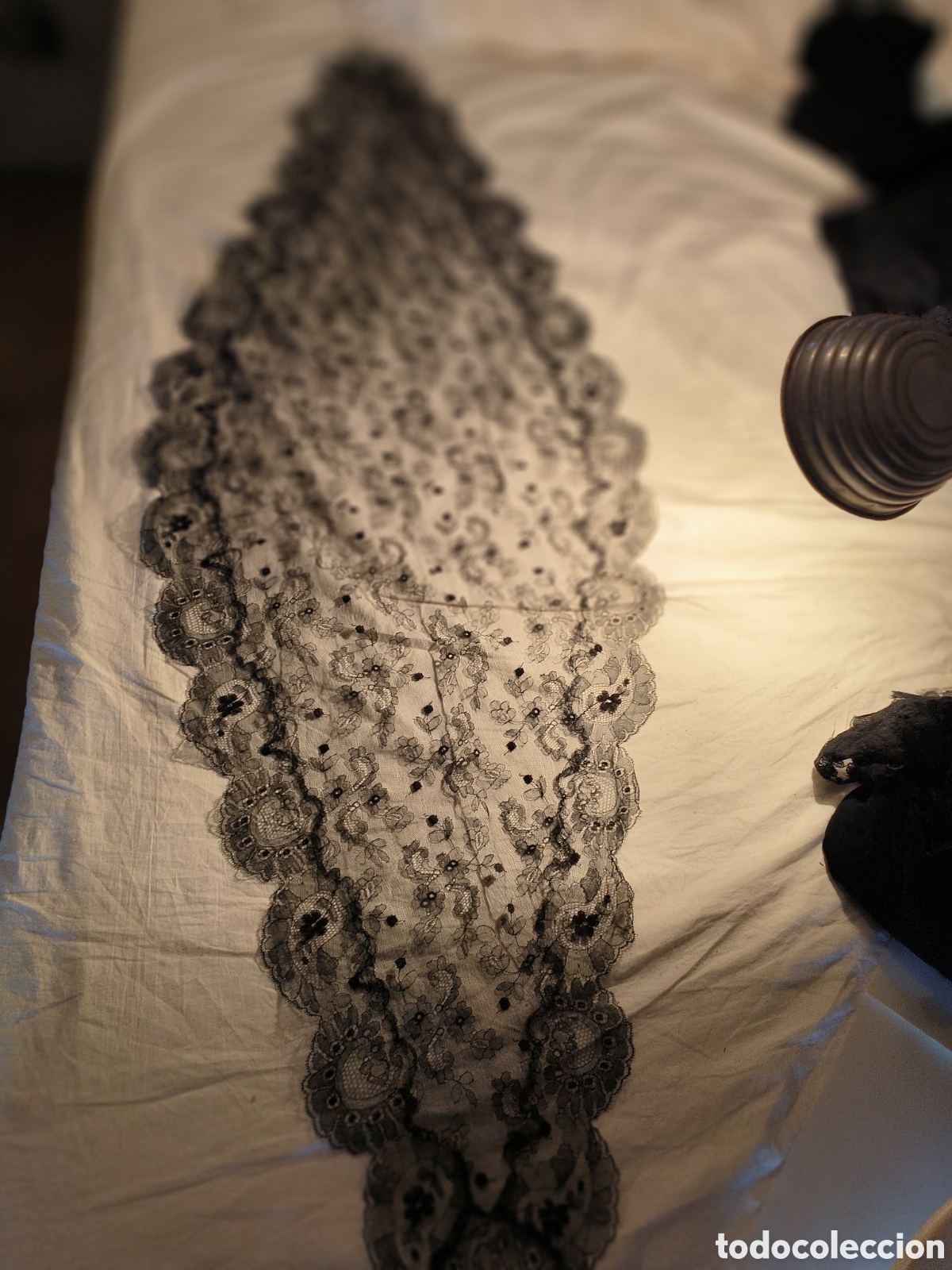 Antig&uuml;edades: Mantilla blonda - Foto 1