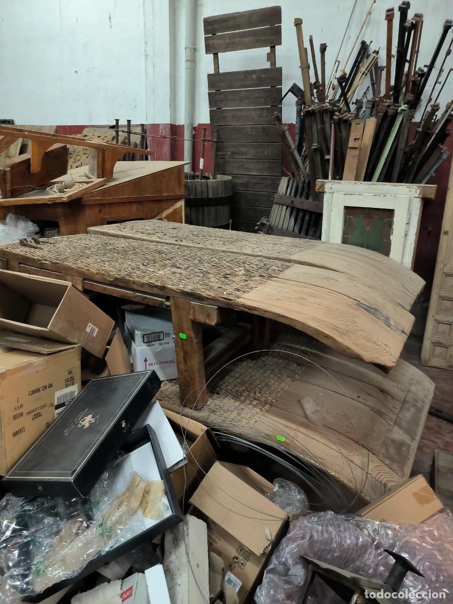 Antig&uuml;edades: Mesa baja hecha con trillo - Foto 5