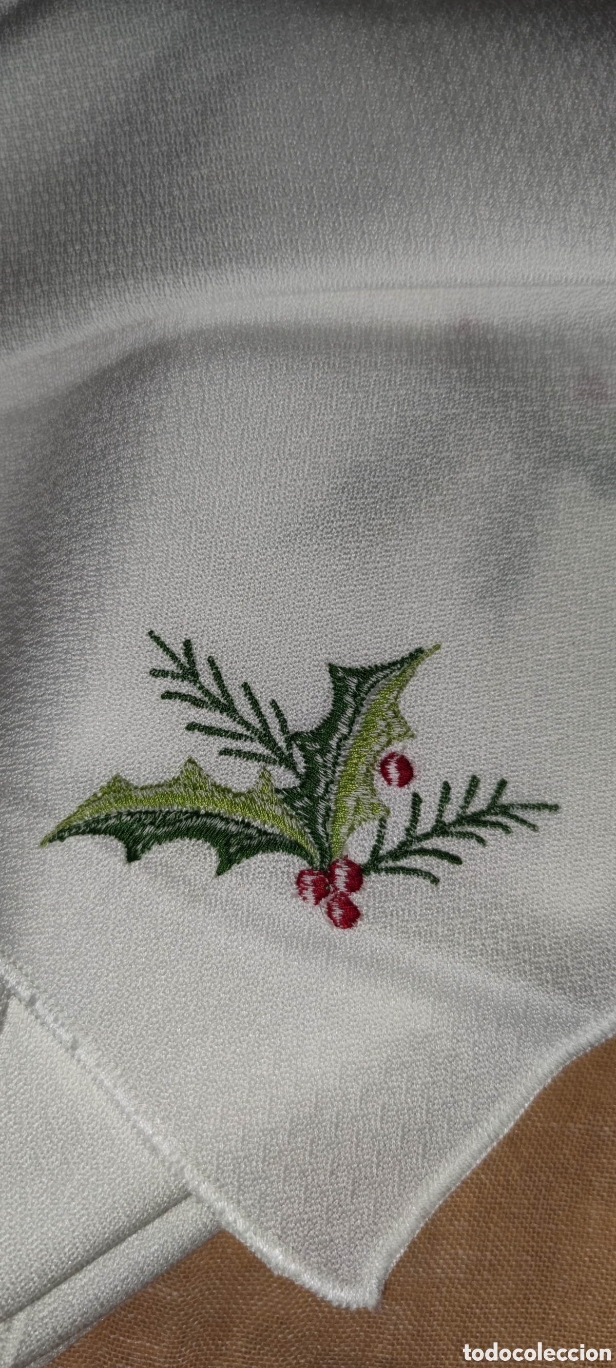 Antig&uuml;edades: 6 servilletas bordadas para Navidad. - Foto 3