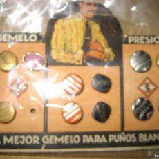 Antigüedades: ANTIGUO BLISTER DE CARTON CON 5 GEMELOS METALICOS - 11/14CM