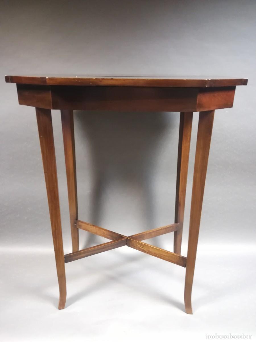 Antig&uuml;edades: MESA AUXILIAR OCTOGONAL DE CAOBA - Foto 2