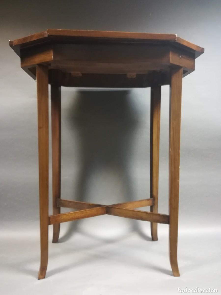 Antig&uuml;edades: MESA AUXILIAR OCTOGONAL DE CAOBA - Foto 3