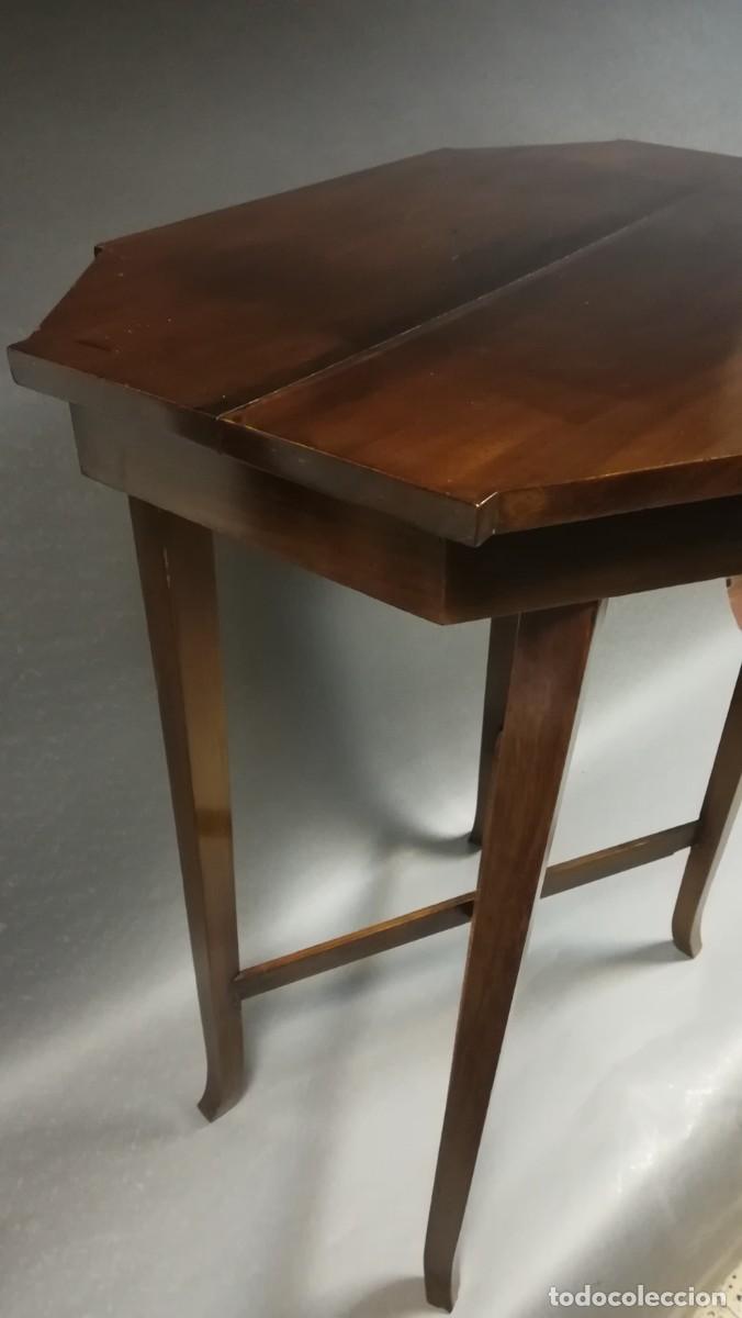 Antig&uuml;edades: MESA AUXILIAR OCTOGONAL DE CAOBA - Foto 6